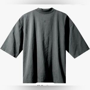 YEEZY GAP ENGINEERED BY BALENCIAGA
logo-appliqué T-shirt. SZ M. Grey